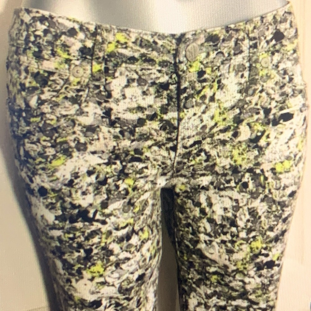 EUC Vera Wang Simply Vera Patterned Ankle Jeans GRAYS/LIME/IVORY US10